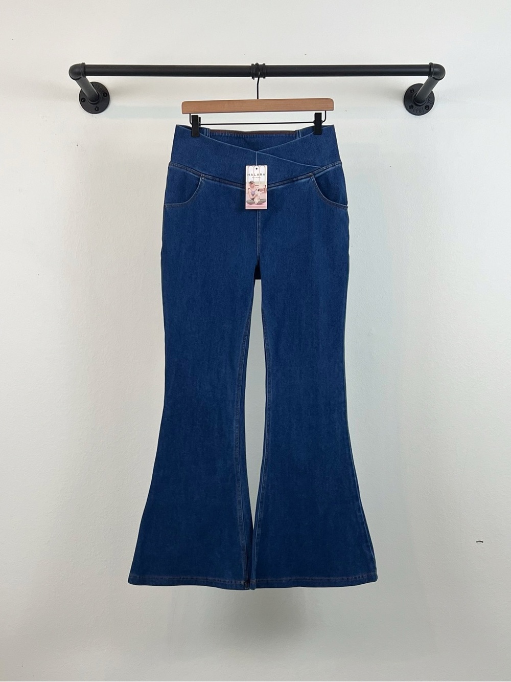 NWT Halara Flex High Waisted Crossover Pocket Jeans - Picture 2 of 5
